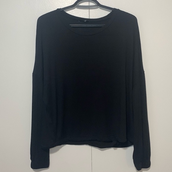 SHEIN Tops - SHEIN Black Long Sleeve Drawstring Tie Bottom Top